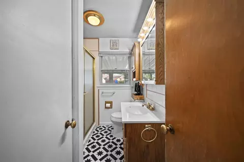 Bath - 656 Mayhill Rd, Springfield, OH 45504 photo 1 of 2