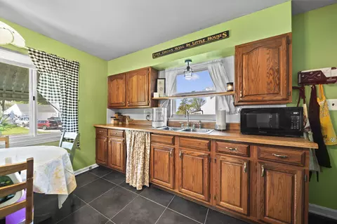 Kitchen - 656 Mayhill Rd, Springfield, OH 45504 photo 2 of 4