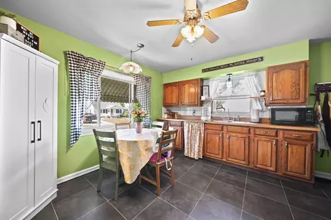 Kitchen - 656 Mayhill Rd, Springfield, OH 45504 photo 3 of 4