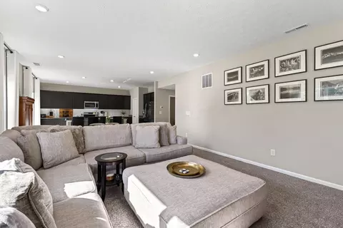Living - 220 Scorsese St, Springfield, OH 45505 photo 3 of 4