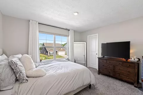 Bedroom - 220 Scorsese St, Springfield, OH 45505 photo 8 of 12