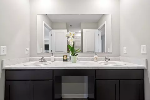 Bath - 220 Scorsese St, Springfield, OH 45505 photo 2 of 5