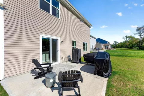 Exterior - 220 Scorsese St, Springfield, OH 45505 photo 6 of 11