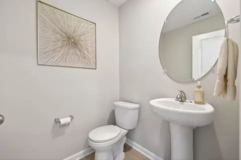 Bath - 220 Scorsese St, Springfield, OH 45505 photo 3 of 5