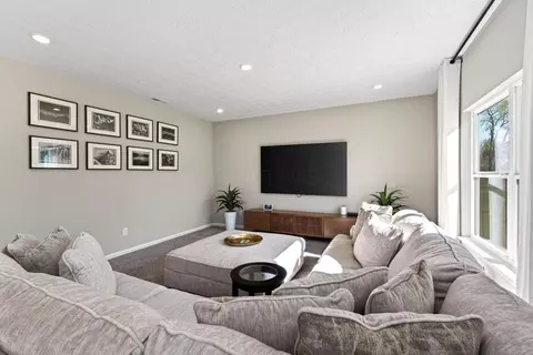 Living - 220 Scorsese St, Springfield, OH 45505 photo 4 of 4