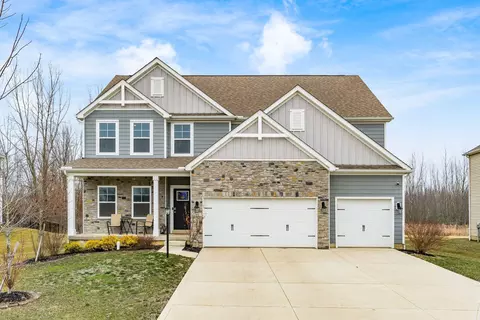 202 Deanscroft Dr, Pickerington, OH 43147