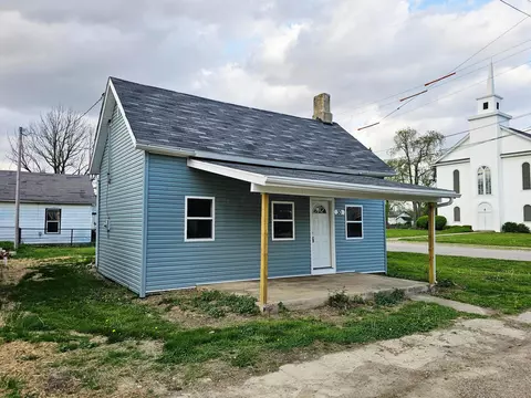 30 Market St, Bloomingburg, OH 43106