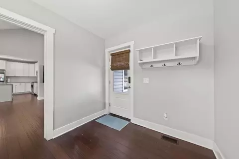 Entry Way - 192 E 2nd Ave, Columbus, OH 43201 photo 4 of 5