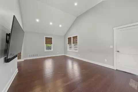 Living - 192 E 2nd Ave, Columbus, OH 43201 photo 7 of 8