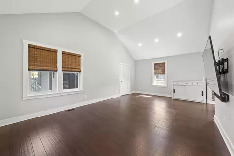 Living - 192 E 2nd Ave, Columbus, OH 43201 photo 4 of 8