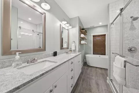 Bath - 192 E 2nd Ave, Columbus, OH 43201 photo 2 of 4