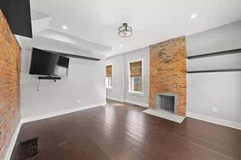 Living - 192 E 2nd Ave, Columbus, OH 43201 photo 2 of 8