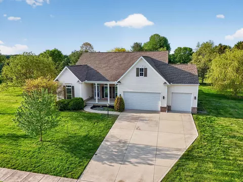 100 York Gate Dr, Pataskala, OH 43062