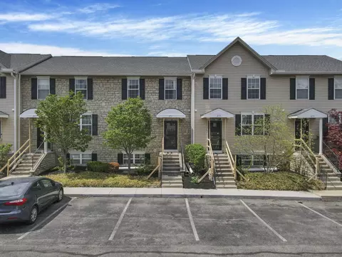 271 Oxford Oak Dr, Blacklick, OH 43004