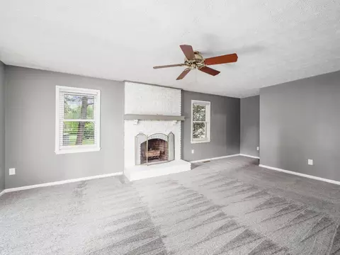 Living - 5314 Roscommon Rd, Dublin, OH 43017 photo 5 of 10