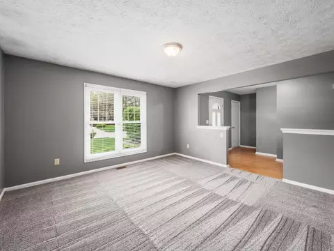 Living - 5314 Roscommon Rd, Dublin, OH 43017 photo 1 of 10