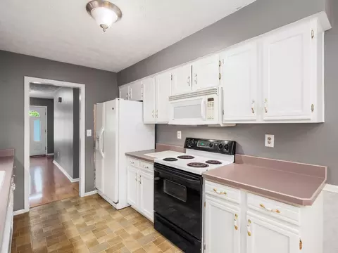 Kitchen - 5314 Roscommon Rd, Dublin, OH 43017 photo 4 of 4