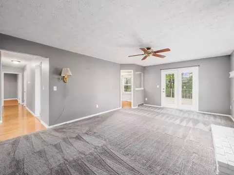 Living - 5314 Roscommon Rd, Dublin, OH 43017 photo 7 of 10