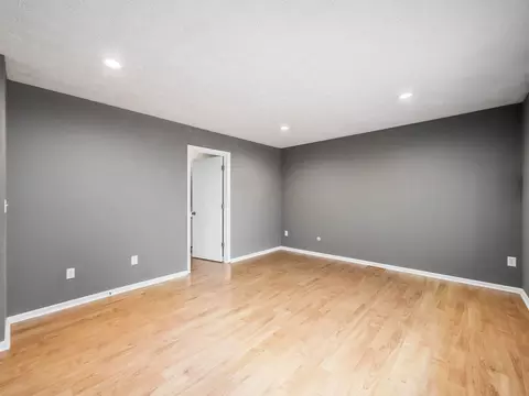 Living - 5314 Roscommon Rd, Dublin, OH 43017 photo 9 of 10