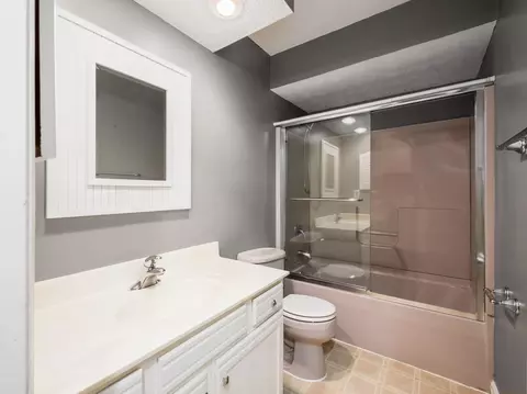 Bath - 5314 Roscommon Rd, Dublin, OH 43017 photo 1 of 2