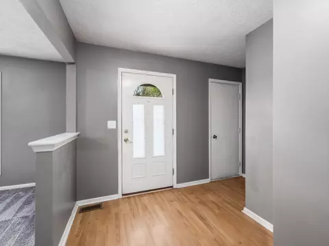 Entry Way - 5314 Roscommon Rd, Dublin, OH 43017 photo 1 of 3