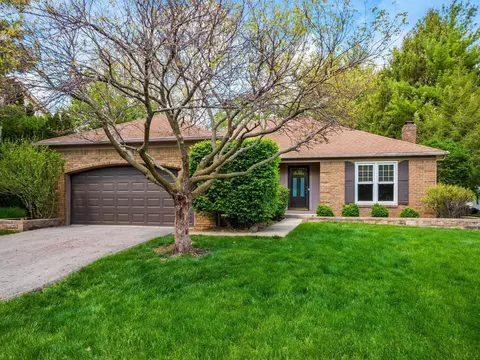 Exterior - 5314 Roscommon Rd, Dublin, OH 43017 photo 2 of 10