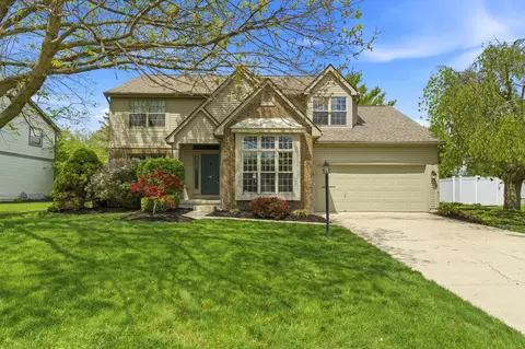 6585 Oak Shadow Dr, Westerville, OH 43082