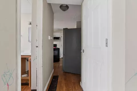 Entry Way - 3328 Everson Rd E, Columbus, OH 43232 photo 2 of 4