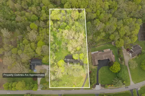1484 Carriage Rd, Powell, OH 43065