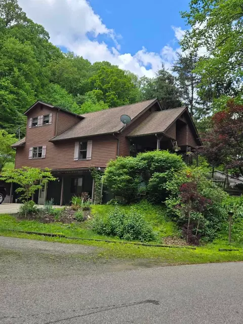 557 Ross Rd SE, Lancaster, OH 43130
