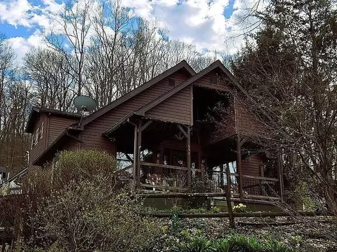 557 Ross Rd SE, Lancaster, OH 43130