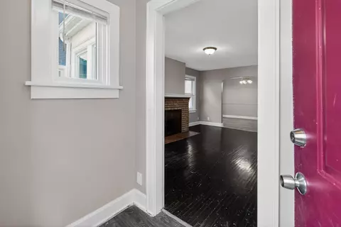 Entry Way - 821 Ruby Ave, Columbus, OH 43227 photo 2 of 4
