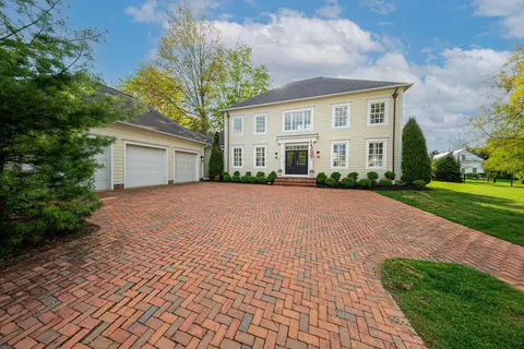 11 Pickett Pl, New Albany, OH 43054
