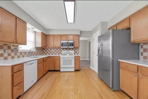 Kitchen - 6571 Tully Ct, Dublin, OH 43016 photo 2 of 3