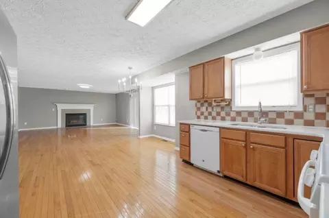 Living - 6571 Tully Ct, Dublin, OH 43016 photo 4 of 7