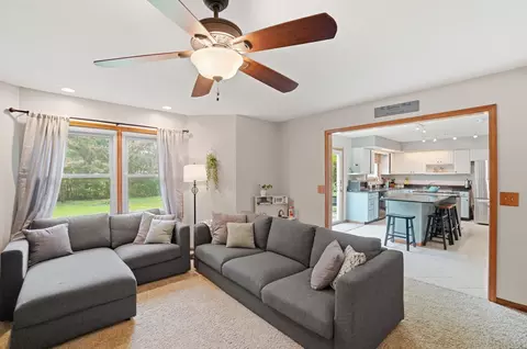 Living - 3475 Kenerly St, Springfield, OH 45502 photo 5 of 5