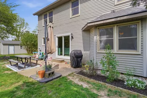 Exterior - 3475 Kenerly St, Springfield, OH 45502 photo 7 of 9