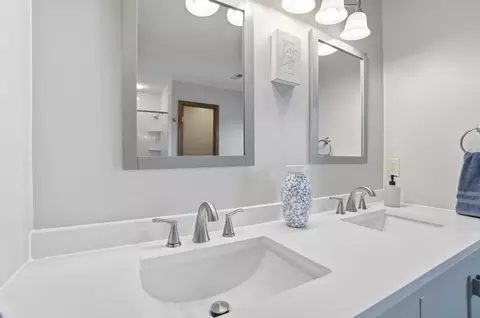 Bath - 3475 Kenerly St, Springfield, OH 45502 photo 3 of 5