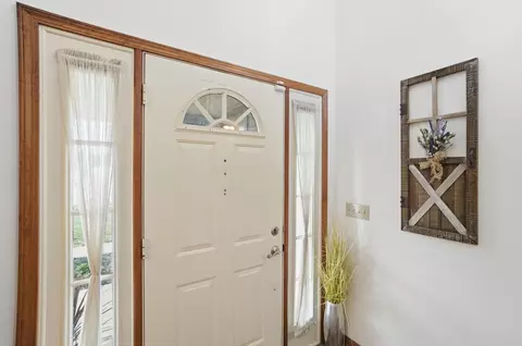 Entry Way - 3475 Kenerly St, Springfield, OH 45502 photo 1 of 14