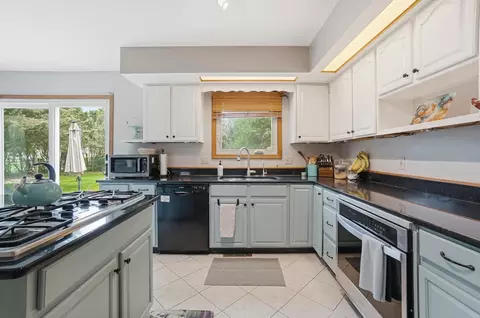 Kitchen - 3475 Kenerly St, Springfield, OH 45502 photo 7 of 10