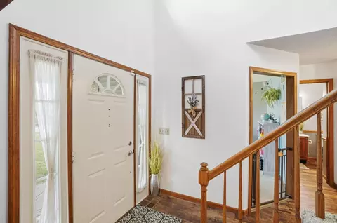Entry Way - 3475 Kenerly St, Springfield, OH 45502 photo 4 of 14