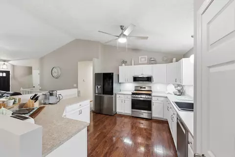 Kitchen - 1065 Robmeyer Dr, Columbus, OH 43207 photo 1 of 2