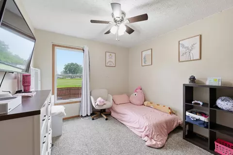 Bedroom - 1065 Robmeyer Dr, Columbus, OH 43207 photo 4 of 5