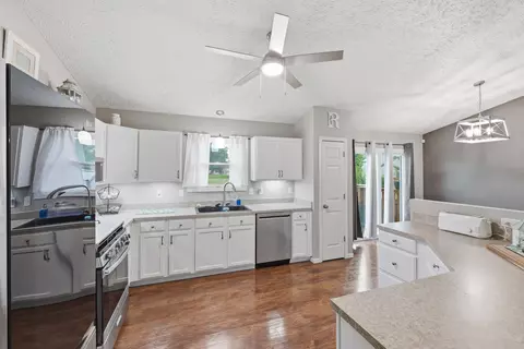 Kitchen - 1065 Robmeyer Dr, Columbus, OH 43207 photo 2 of 2