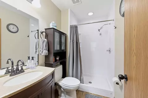 Bath - 1065 Robmeyer Dr, Columbus, OH 43207 photo 1 of 2