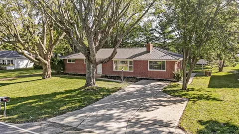344 Greenacres Dr, Springfield, OH 45504 photo 2
