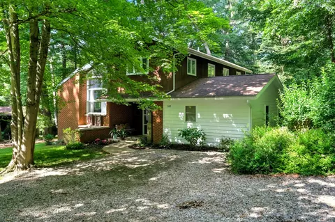 302 E Woodside Dr, Gambier, OH 43022