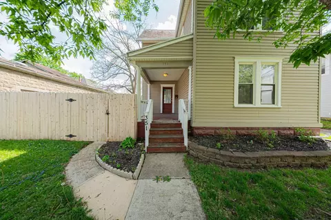 351 W William St, Delaware, OH 43015