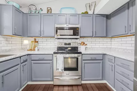 Kitchen - 2242 Dates St, Delaware, OH 43015 photo 6 of 8