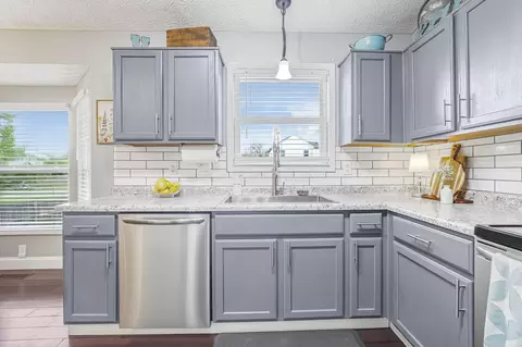 Kitchen - 2242 Dates St, Delaware, OH 43015 photo 5 of 8